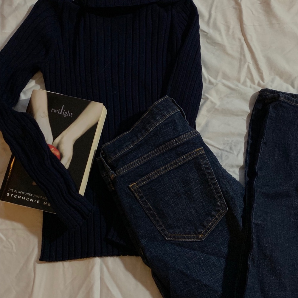Dark-wash GAP mom jeans.